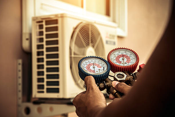 Professional Hvac technician working in Leo, IN